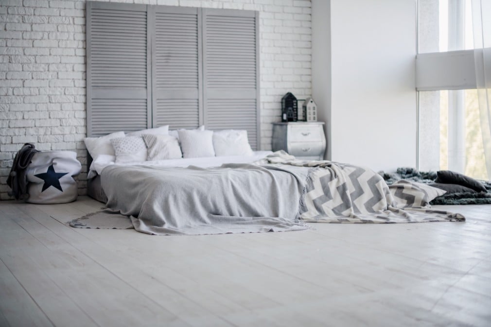 Firm Vs Soft Mattress: - modern white bedroom with mattress